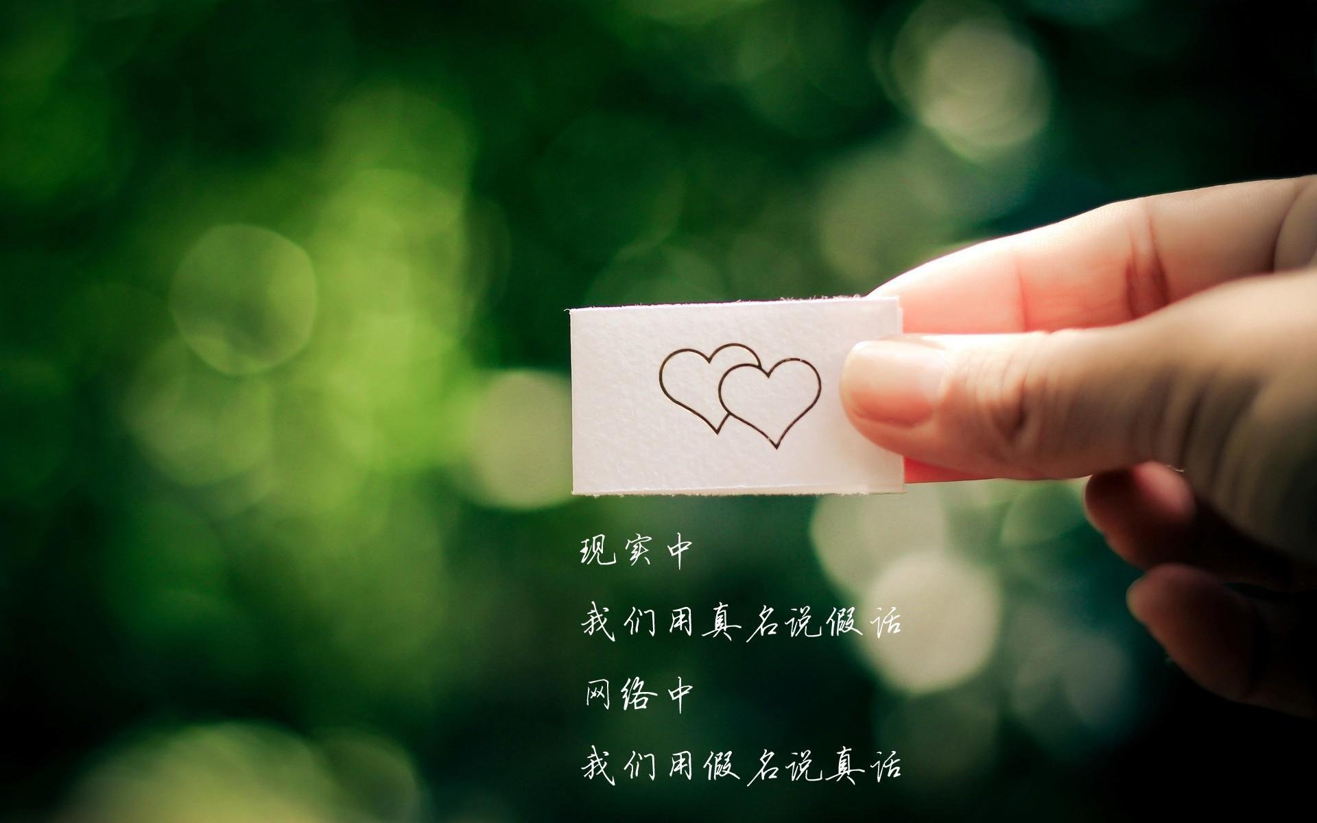 青少年水中足球大赛，趣味互动造就精彩瞬间，水中踢球少年
