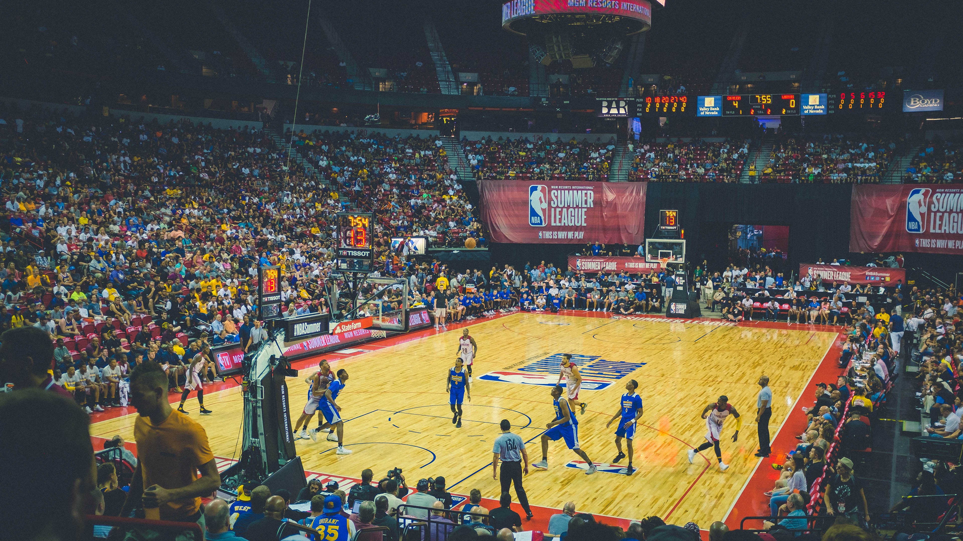 史上最激烈的季后赛“火拼”，都有哪些经典瞬间让人难忘？，火拼 火并