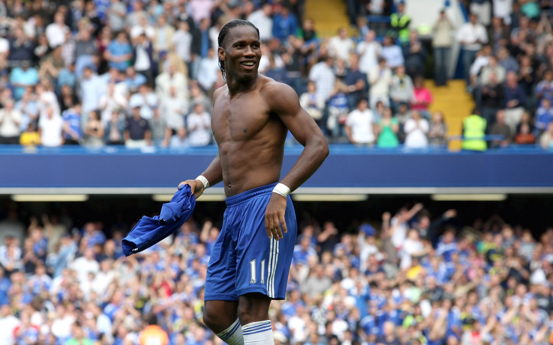 球迷风云：最疯狂的比赛现场互动瞬间，足球疯狂球迷